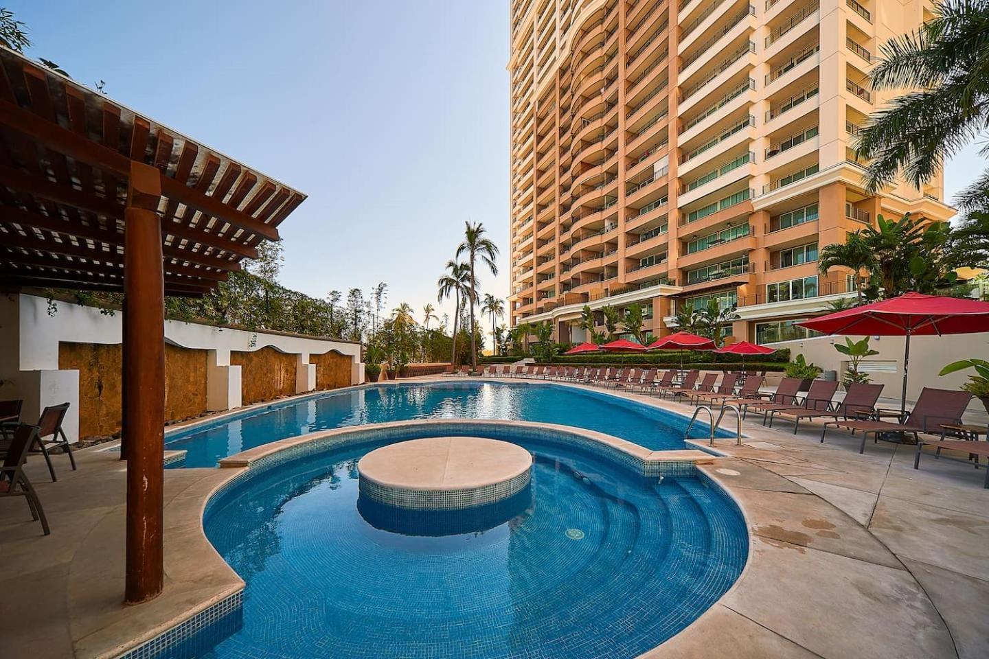 Grand Venetian Beachfront Condos Puerto Vallarta Exteriér fotografie