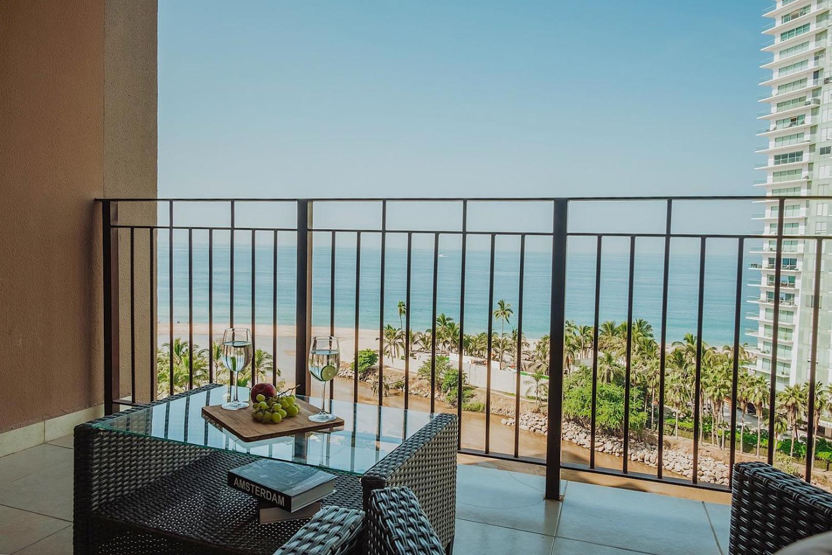 Grand Venetian Beachfront Condos Puerto Vallarta Exteriér fotografie