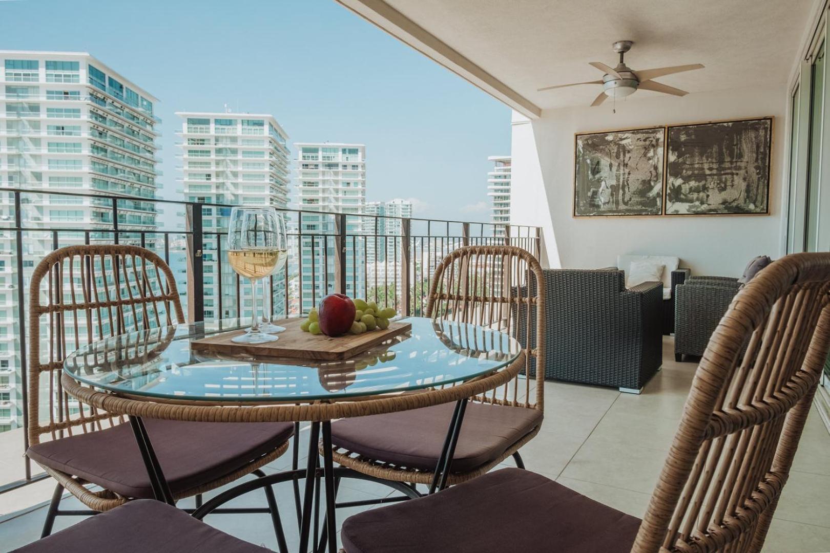 Grand Venetian Beachfront Condos Puerto Vallarta Exteriér fotografie